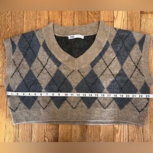 Zara Argyle Knit Cropped Sweater Vest Gray & Taupe Size Medium